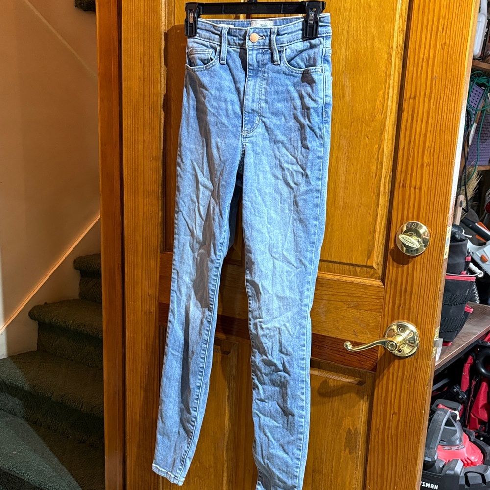 Universal Thread Women's Light Blue Skinny Jeans